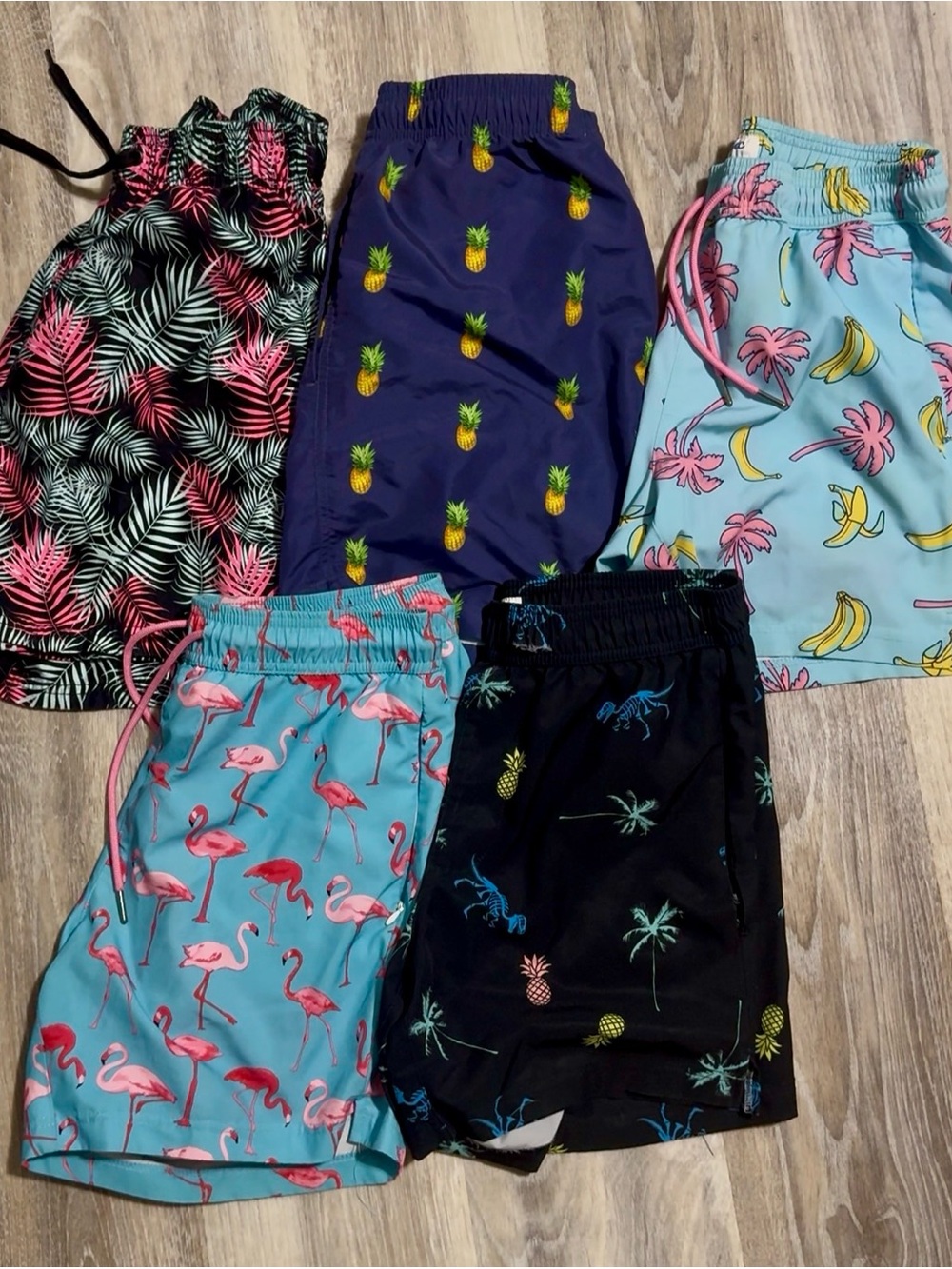 Variety of Men’s Swim Trunks Size Medium. Fully lined.